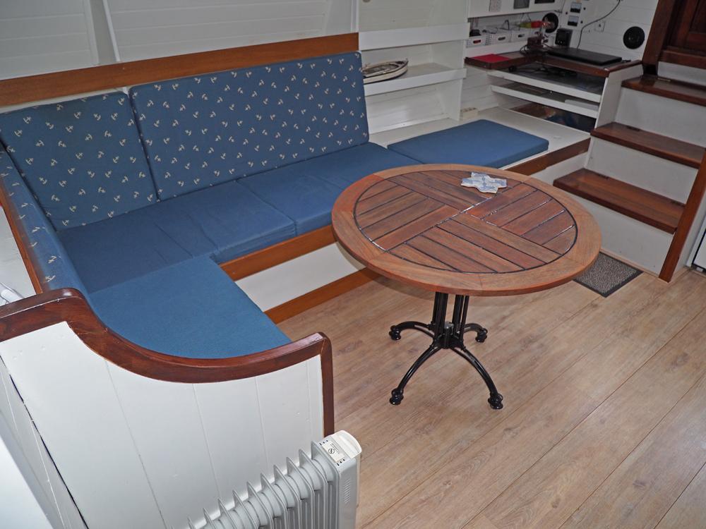 Saloon, Accommodation